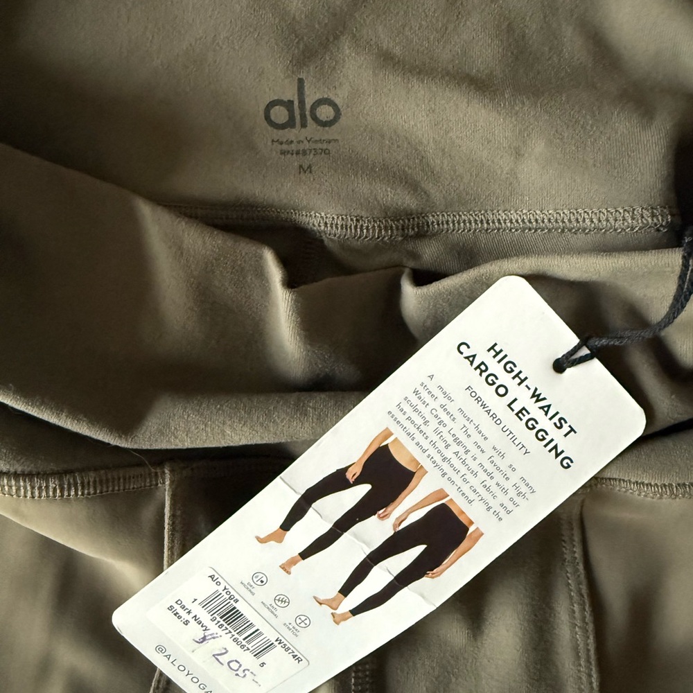 Alo High-Waist Cargo Legging in Olive NWT